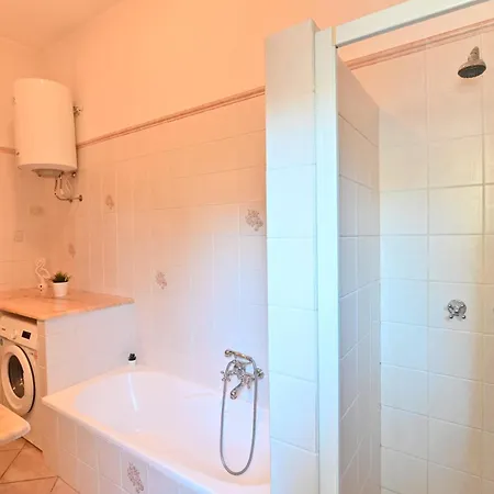 Izzhome Bihappy Διαμέρισμα Pula